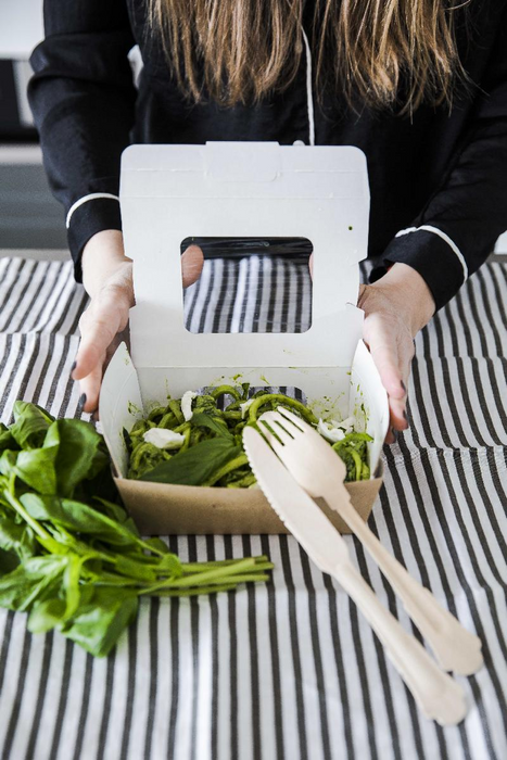 Scatola per insalata in cartone kraft con doppia finestra 98x115mm H45mm 400ml