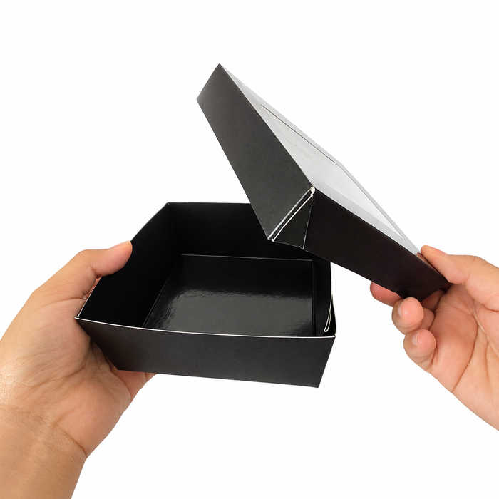 Scatola "Kray" in cartone nero con coperchio a finestra, per cottura in forno - 700 ml - 13,5 cm x 13,5 cm x 5 cm - 25 pezzi