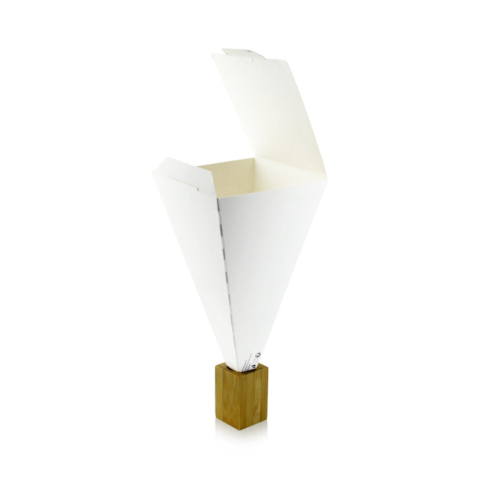 Cono da snack richiudibile in cartone bianco - 9 cm x 9 cm x 19 cm - 25 pezzi